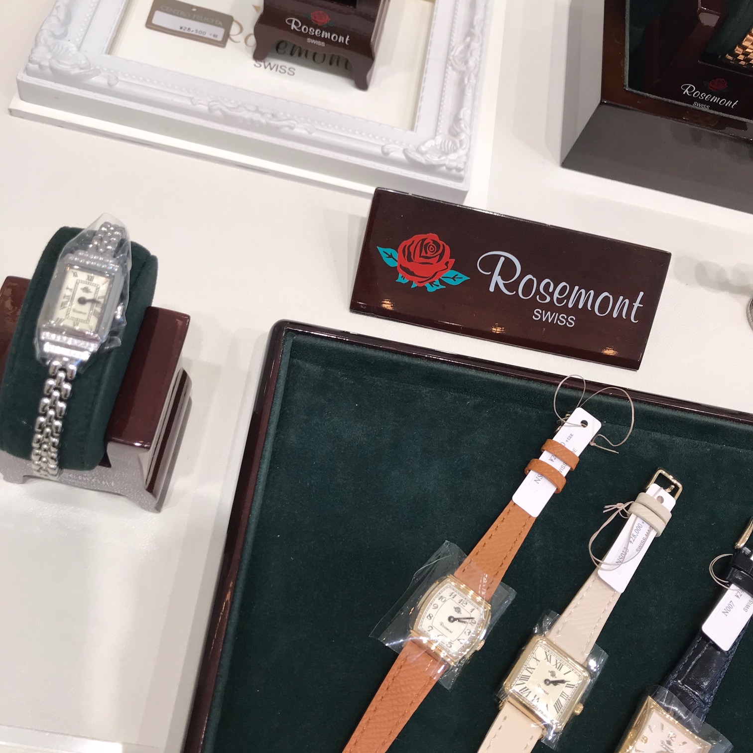 スイス伝統の時計技術とスタイルを受け継ぐ腕時計「ロゼモン」から新作
