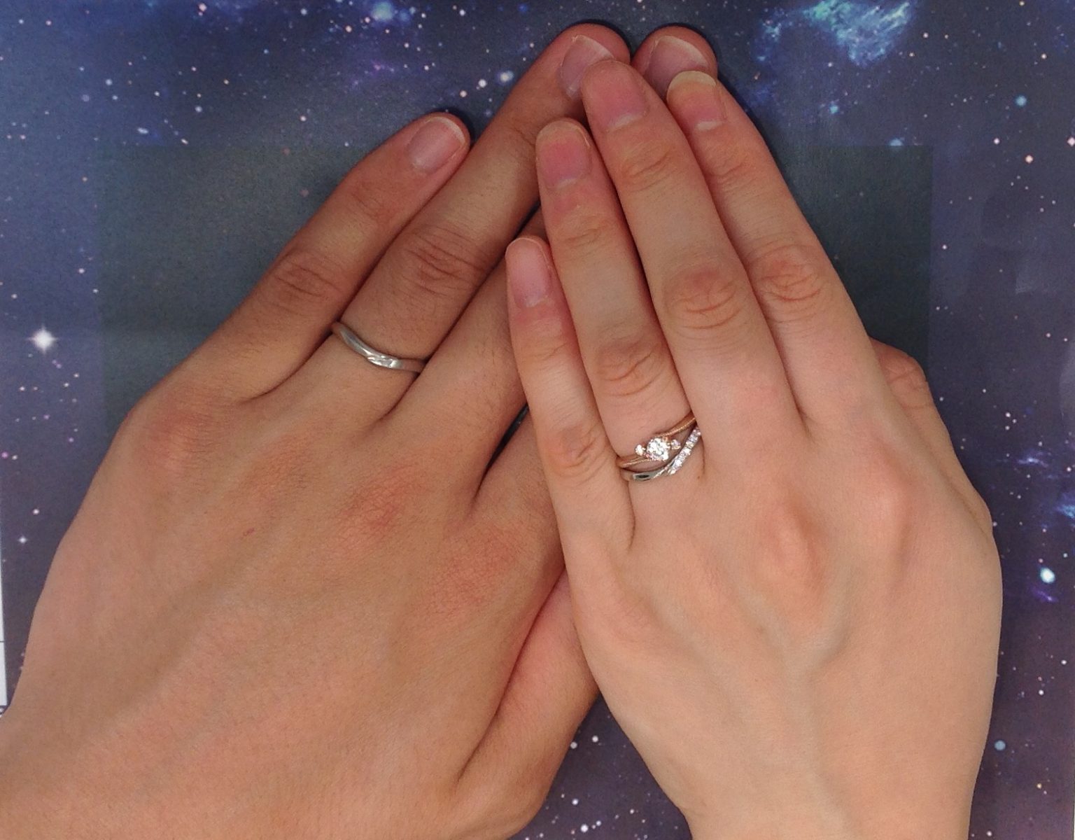【婚約指輪 結婚指輪 山形】華奢なVラインのマリッジとS字エンゲージがマッチした上品なセットをオーダー頂いたK様ご夫妻（セントロフェリシタ
